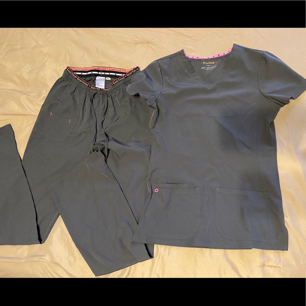 Small dark grey scrub set!